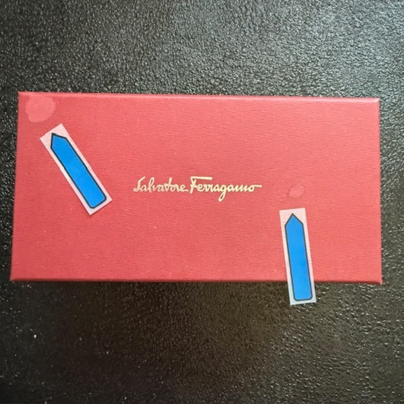 Designer Salvatore Ferragamo Box - Picture 5 of 8